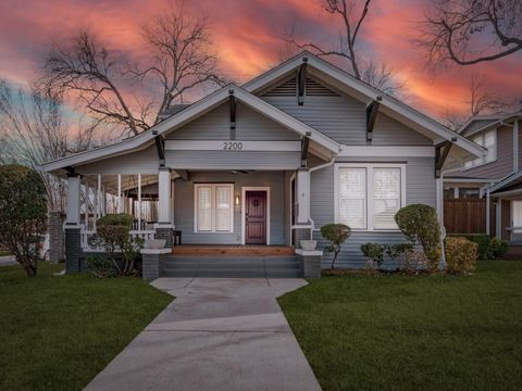 2200 W 10th Street Dallas TX 75208