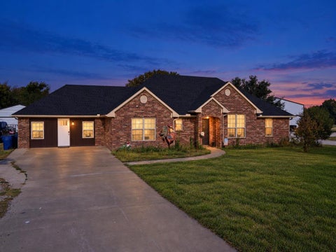 Photo of 1813 County Road 123, Gainesville, TX 76240 (MLS # 21383736)