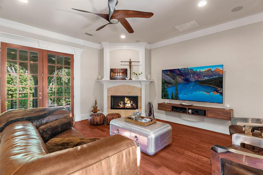 917 Belclaire Circle