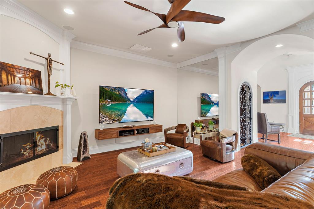 917 Belclaire Circle
