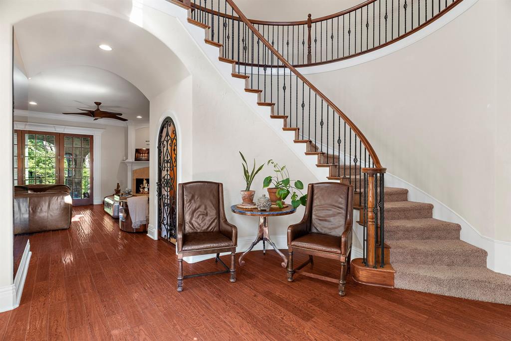 917 Belclaire Circle