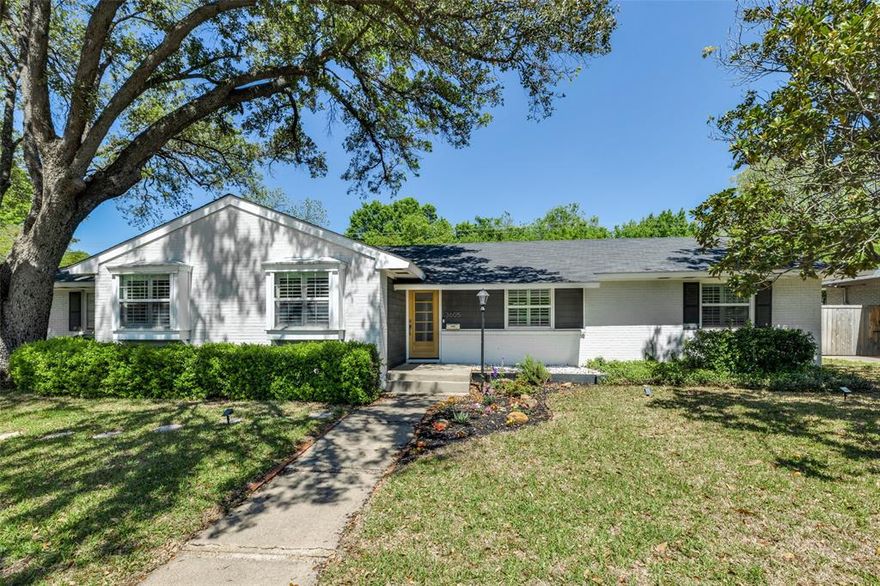 Boasting a prime location in the Sparkman Club neighborhood, and a host of modern updates, new fence installed May 2024, this home offers a blend of comfort and modern style. Move-in ready, updated, 4 bedroom, 2 bathroom. The 4th bedroom is perfect for a guest room, home office, or nursery. Open floor plan, large kitchen island, fireplace, and hardwoods throughout the living spaces make this house a fabulous home for entertaining and daily living. Oversized backyard for outdoor gatherings! Close proximity to the private school corridor and neighborhood public schools alike. This home is a must-see!