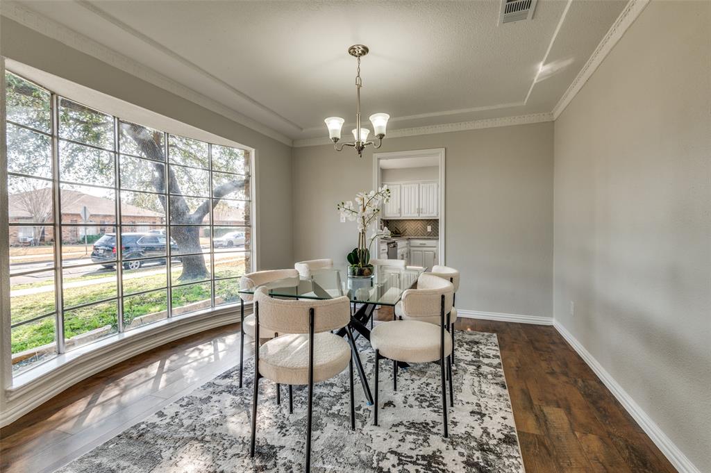 2261 Woodcreek