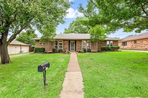 7529 Mapleleaf Drive North Richland Hills TX 76182