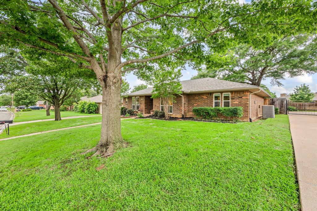 7529 Mapleleaf Drive