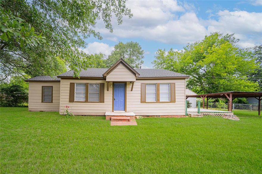 3 bedroom 1 bath home in Gladewater! This home has some recent updates that include paint, granite countertops, and flooring. Outside you will find a carport, a work shop, and a large fenced back yard. Call for more information or to schedule your showing today!