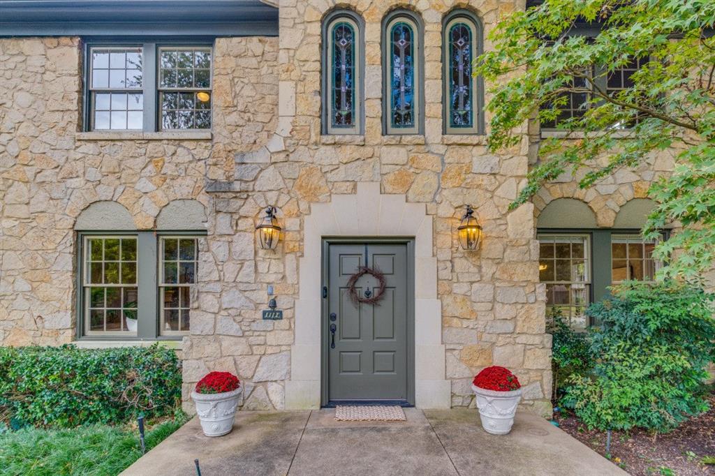 1112 S Canterbury Court