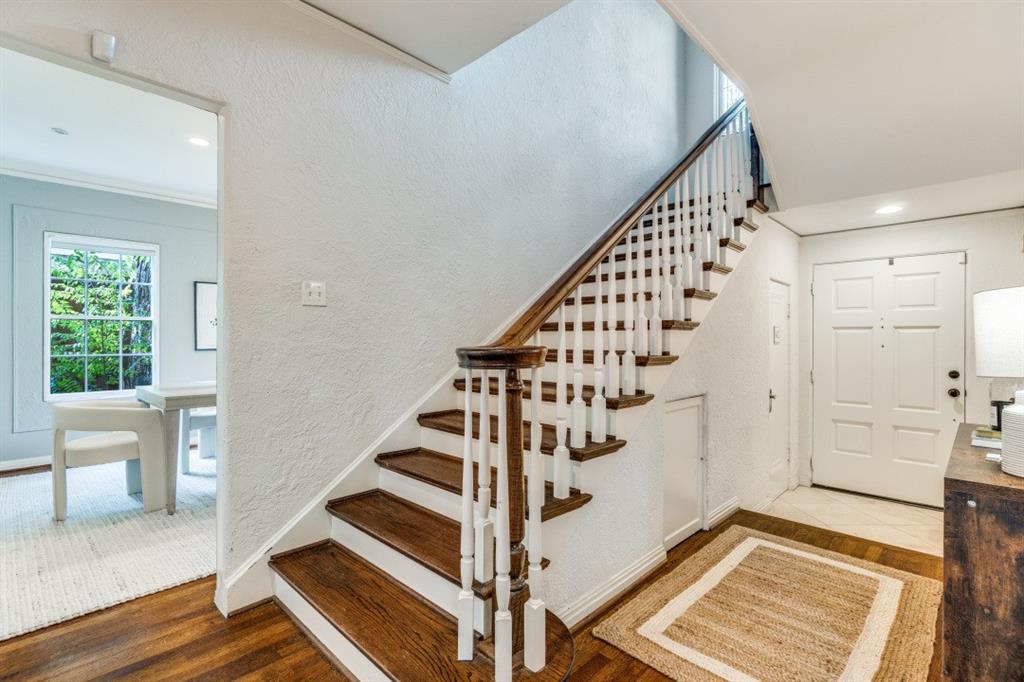 1112 S Canterbury Court