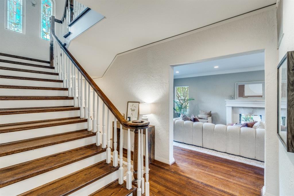 1112 S Canterbury Court