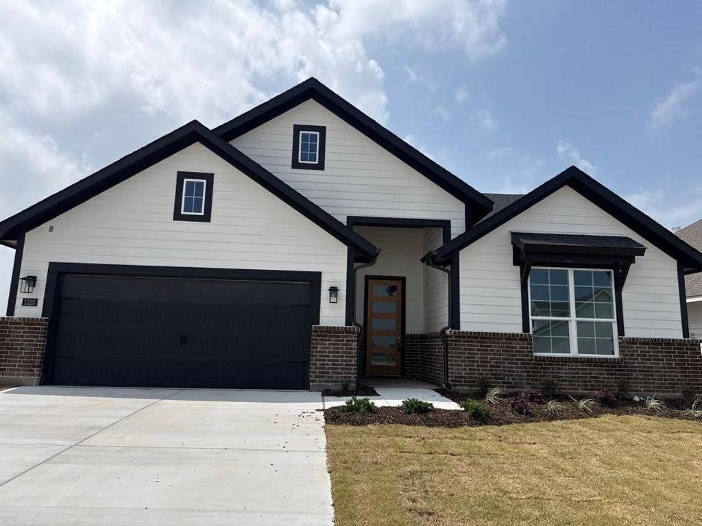 Photo of 1325 Frio Drive, Springtown, TX 76082 (MLS # 21252429)