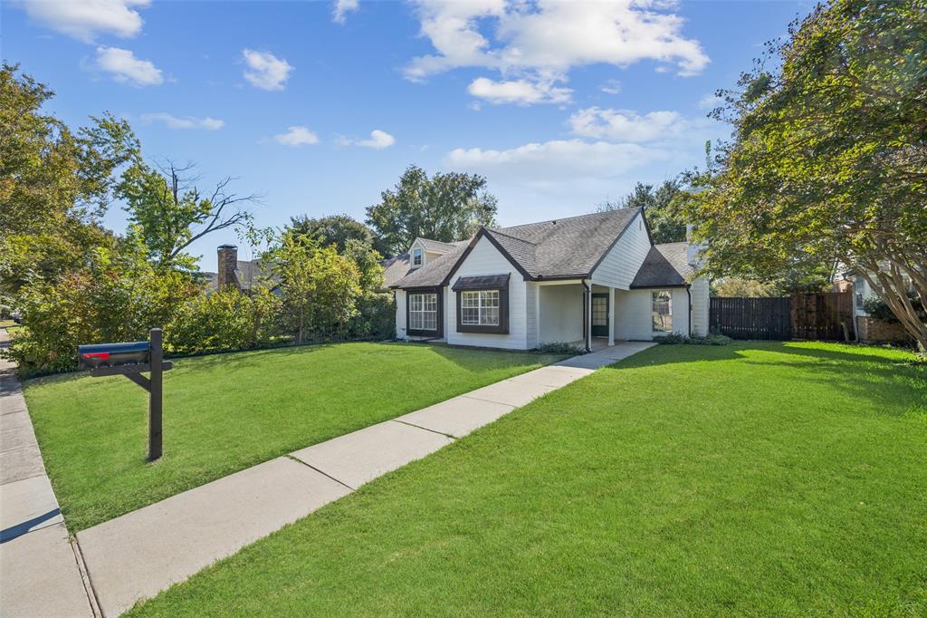 1424 Broadmoor Drive