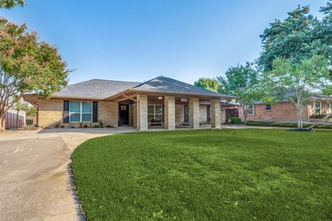 Photo of 2719 N Surrey Drive, Carrollton, TX 75006 (MLS # 21225229)