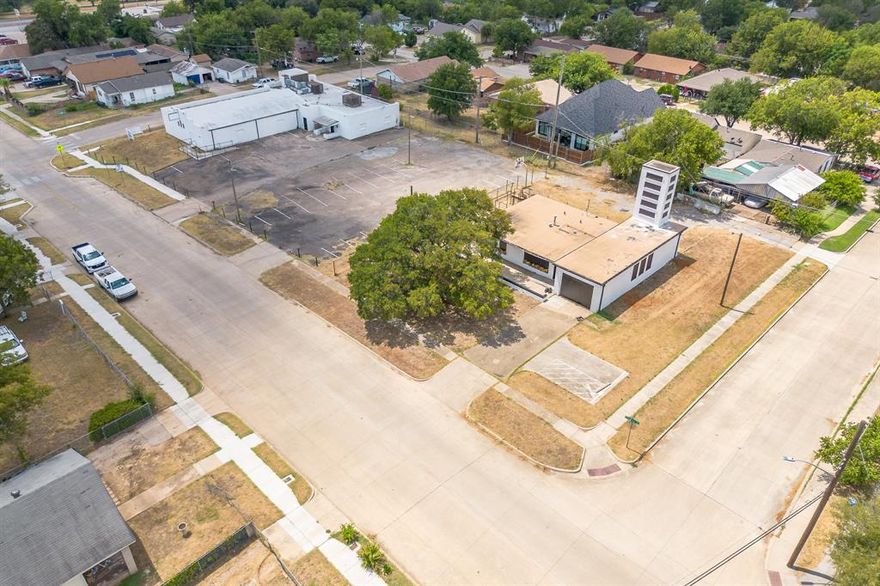 Old City of Fort Worth Fire Station #25
Built some time around circa 1950, but registered in 1968 and originally served as Fire Station #25, later repurposed as a community center.  Estimated 2,000 sq ft building. Zoned residential, A-5, single-family detached, yet historically used for institutional-community functions — presenting a great opportunity for rezoning or adaptive reuse 
Location: North of the Stockyards, near major transit and Downtown.
Perfect location for a short term rental.