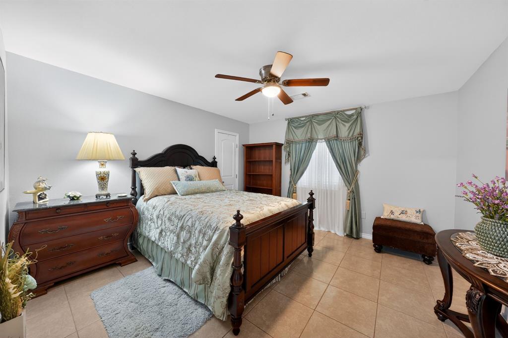 Oak Leaf Trail - Residential