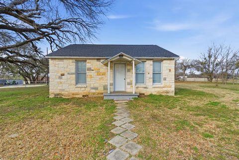 1013-A Tejas Lane Stephenville TX 76401