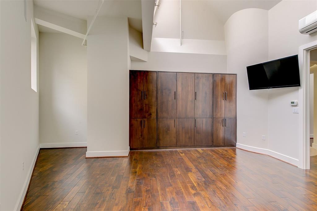 Neil P At Burnett Park Condo - Residential