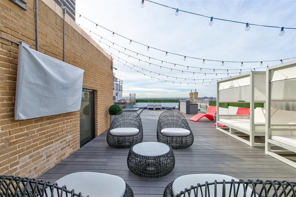 Neil P At Burnett Park Condo - Residential