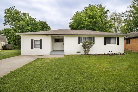 Photo of 3422 Moon Drive, Mesquite, TX 75150 (MLS # 21166532)