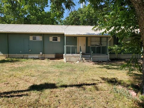Photo of 309 W Sherman Street, Bells, TX 75414 (MLS # 21341118)