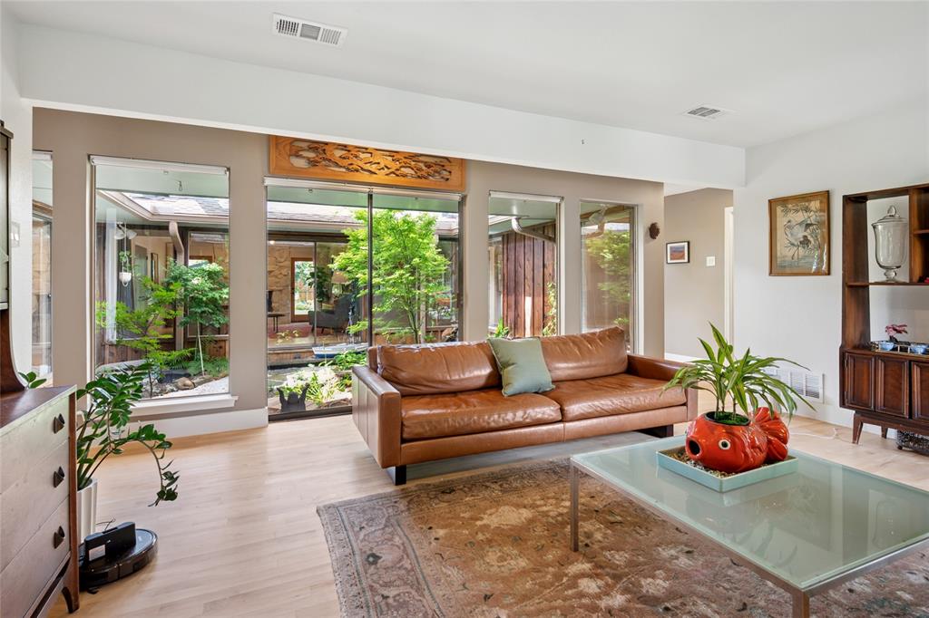 313 W Lookout Drive