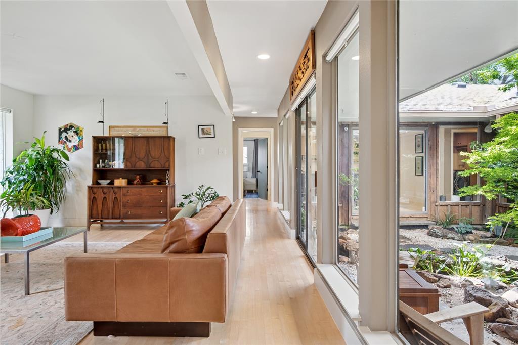 313 W Lookout Drive