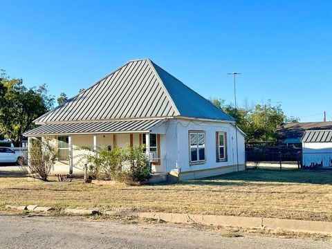 Photo of 301 E 10th Street, Coleman, TX 76834 (MLS # 21091944)