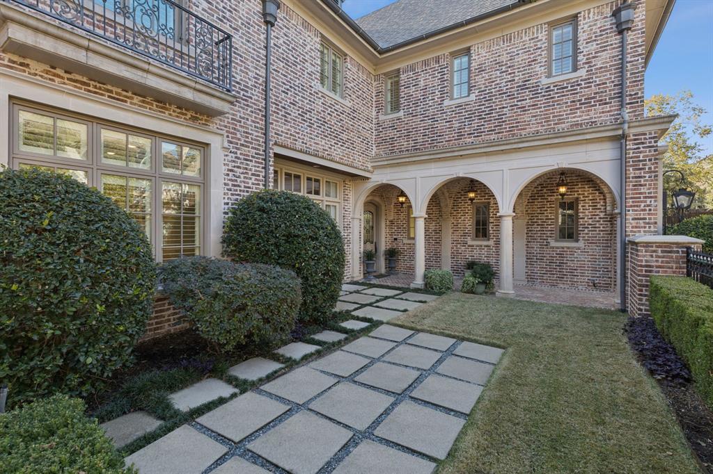 2 Bretton Creek Court