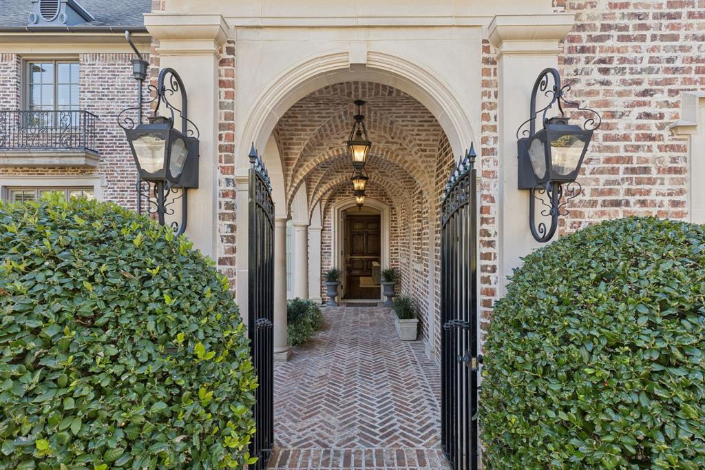 2 Bretton Creek Court