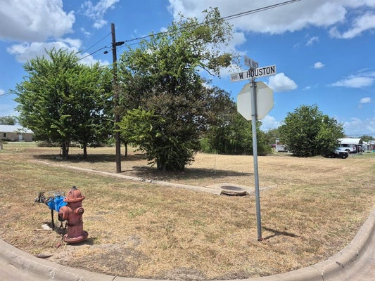 507 W HOUSTON ST, GIDDINGS, TX 78942 - Image 058e07b68733ca6857e77bbf27726608/1992068191