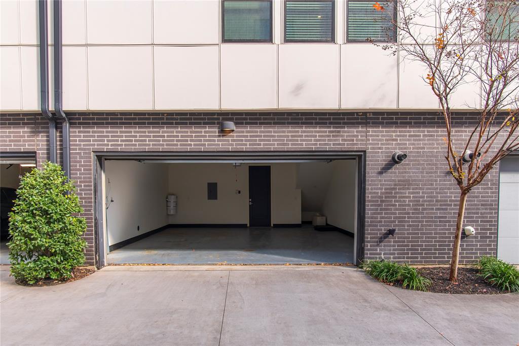 Park Plaza Twnhms - Residential