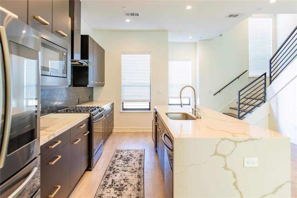 Park Plaza Twnhms - Residential