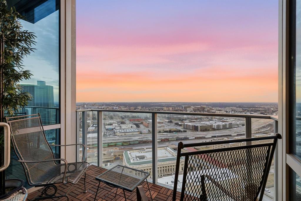 1301 Throckmorton Residences - Residential