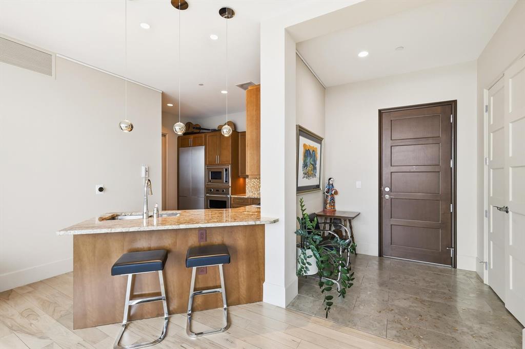 1301 Throckmorton Street 2705