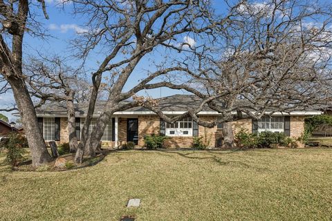 432 Hillview Drive Hurst TX 76054
