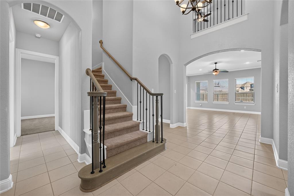 1937 Manzana Way
