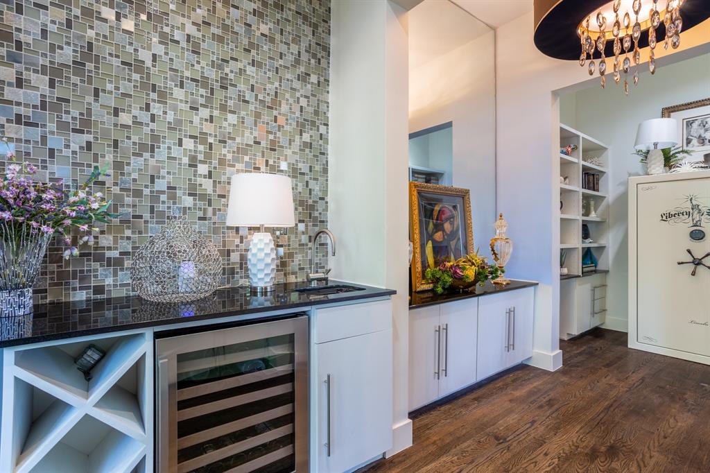 Pecan Plaza - Residential