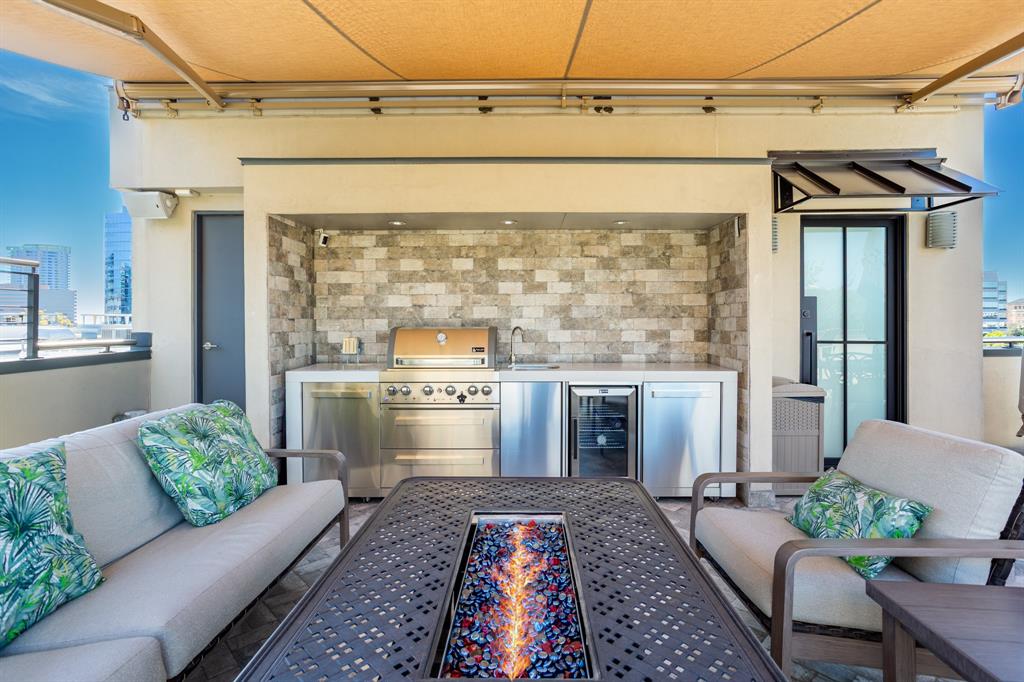 Pecan Plaza - Residential