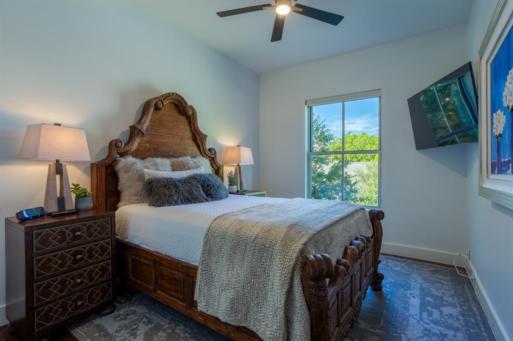 Pecan Plaza - Residential