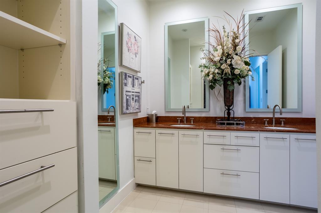 Pecan Plaza - Residential