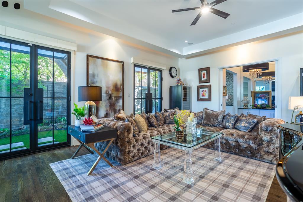 Pecan Plaza - Residential