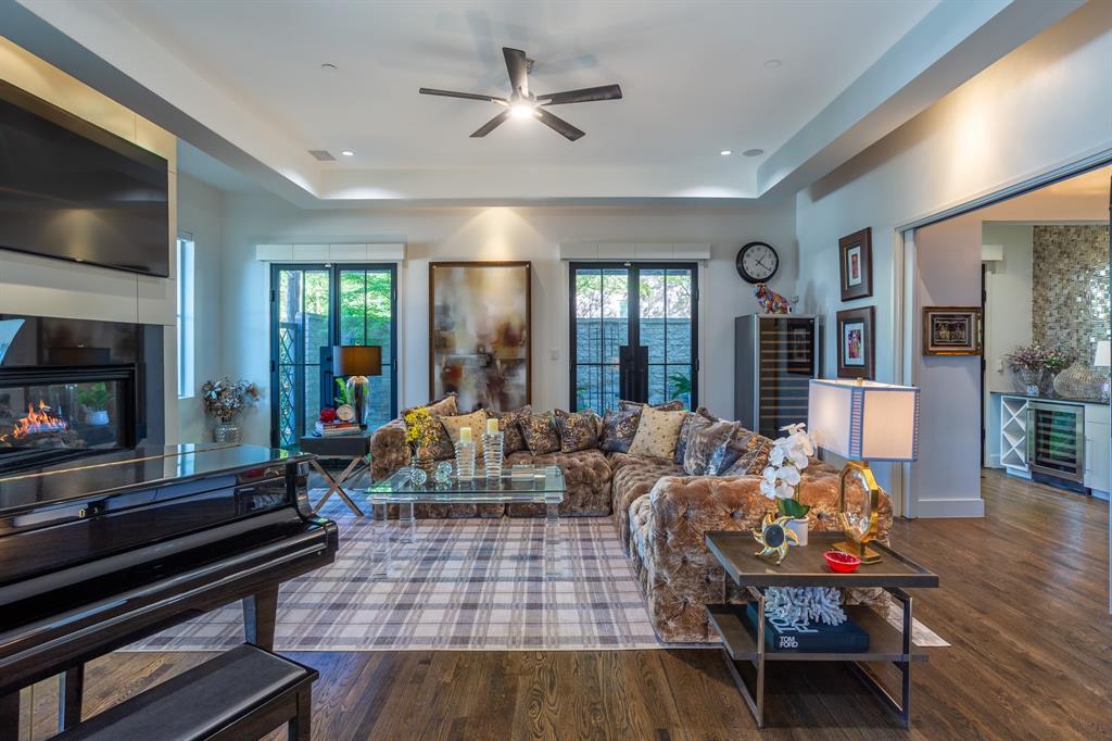 Pecan Plaza - Residential