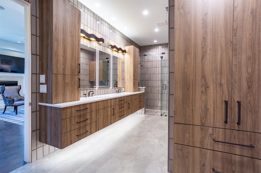 Pecan Plaza - Residential