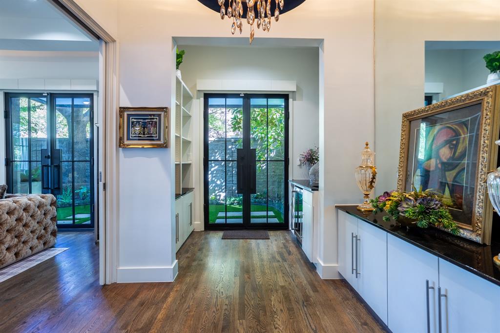 Pecan Plaza - Residential