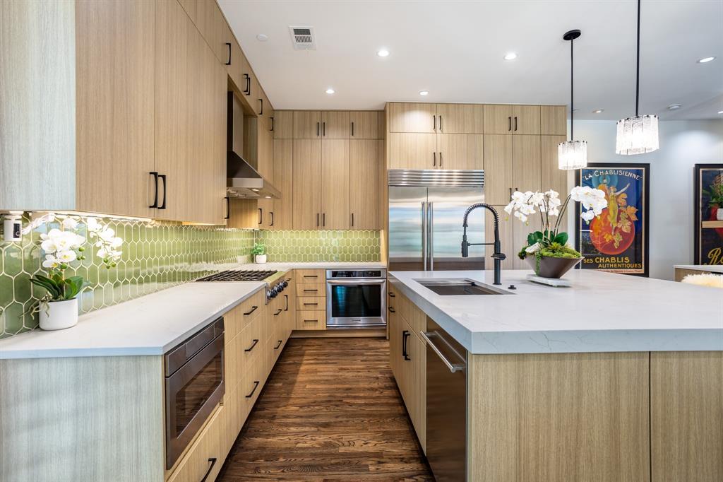 Pecan Plaza - Residential