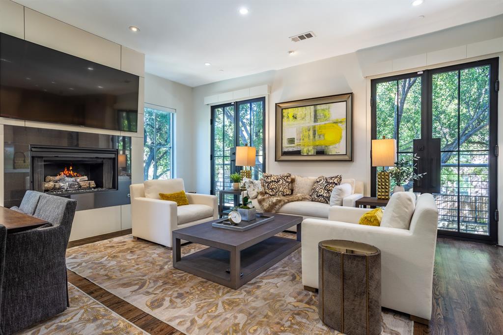 Pecan Plaza - Residential