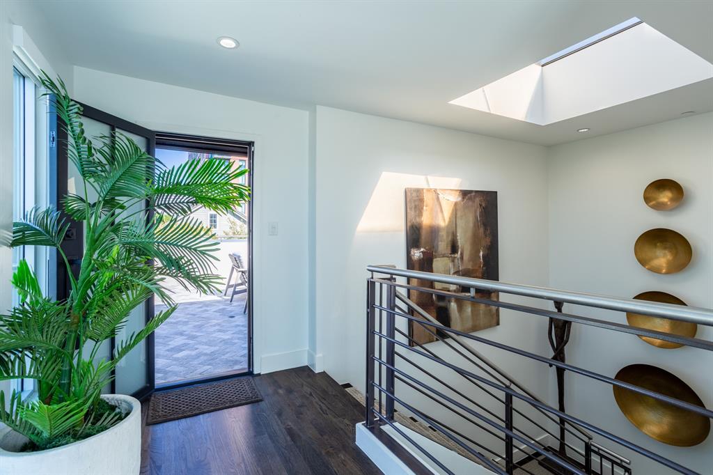 Pecan Plaza - Residential