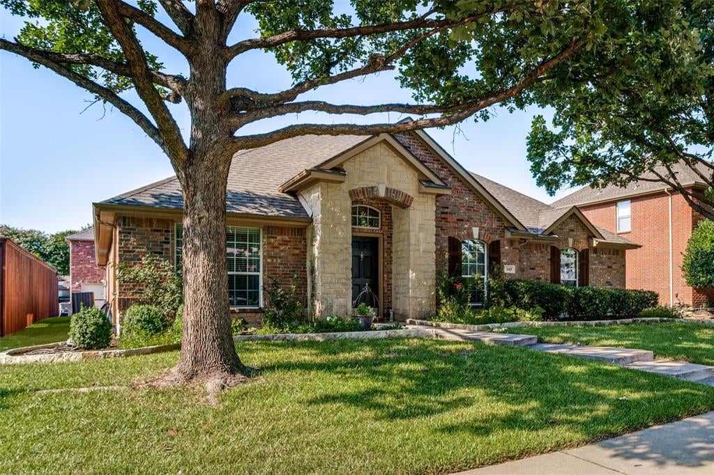 1609 Whispering Glen Drive