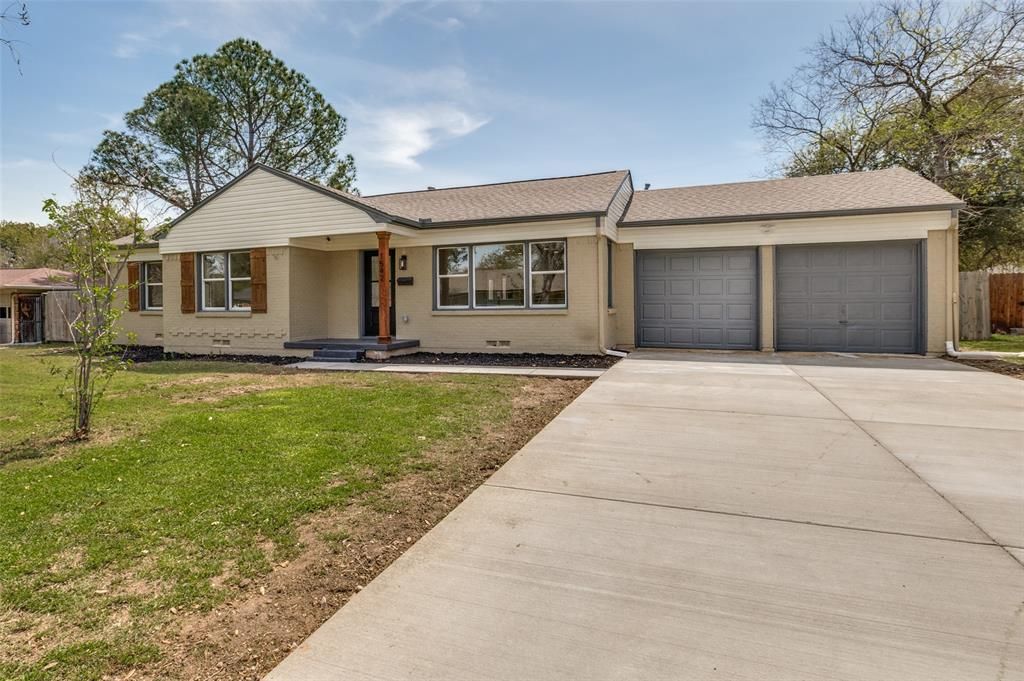 Photo of 1542 W 5th Street, Irving, TX 75060 (MLS # 21215187)