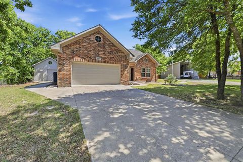 Photo of 505 HIGHLAND Blvd, Oak Point, TX 75068 (MLS # 21235112)