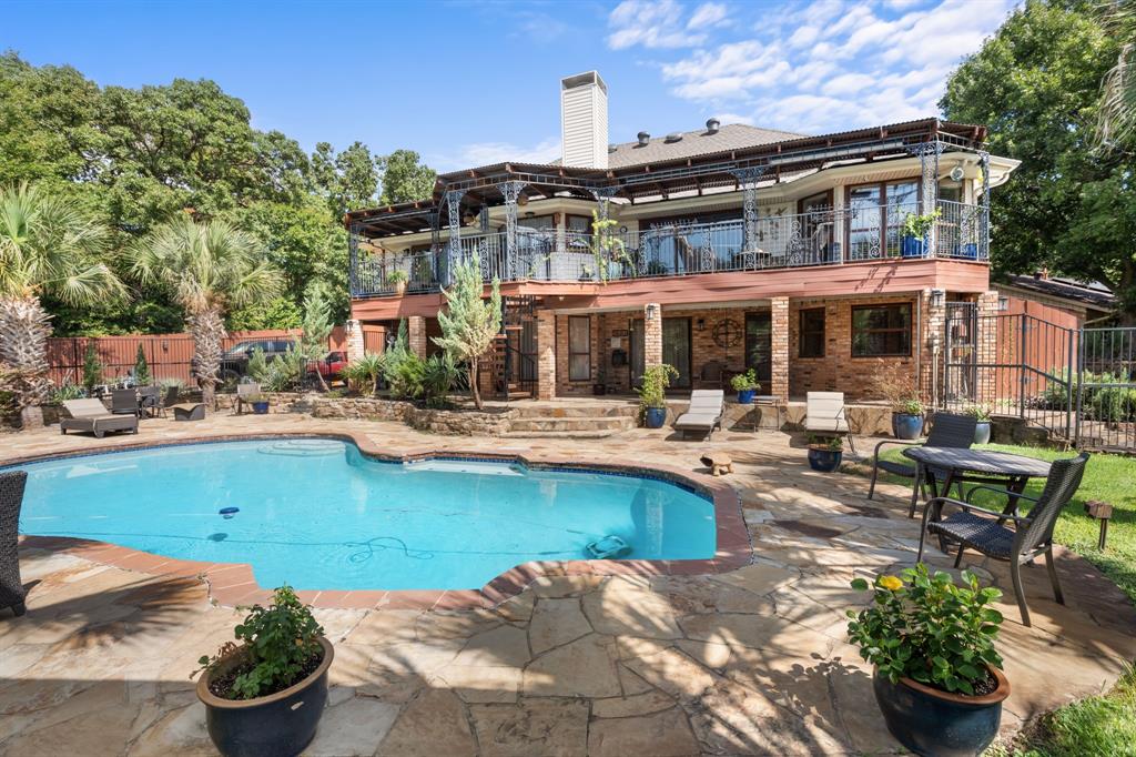 2910 Lakeshore Court